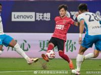 爱游戏平台 -赛地聚焦——英超国际比赛日热度飙升，成都蓉城临场应变，压力陡增，年轻球员得到机会的简单介绍