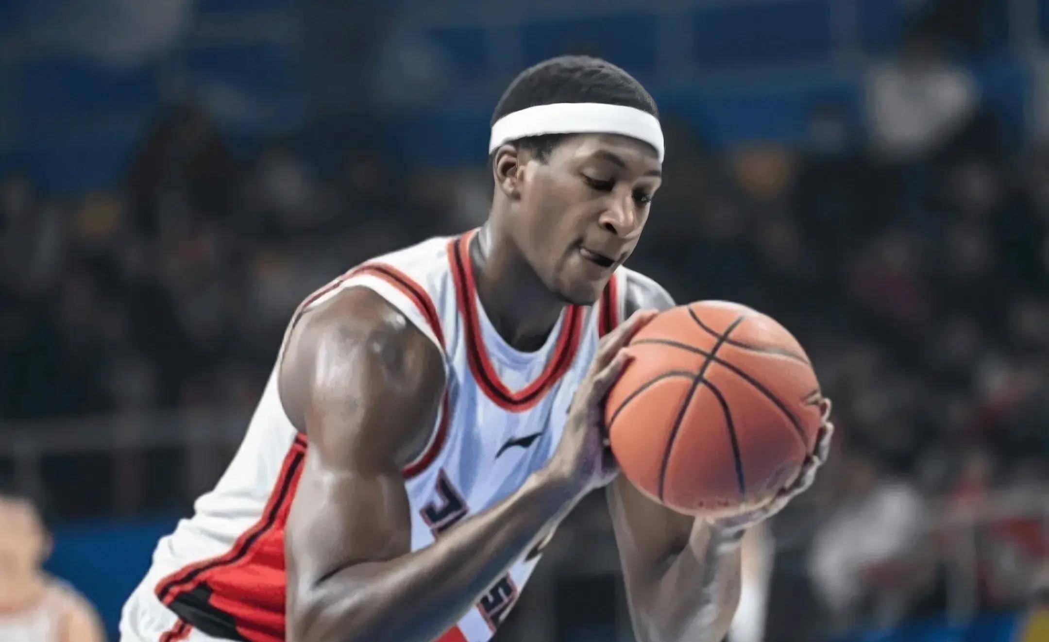 科林蒂安发布备战花絮;加时末段再遭质疑;CBA常规赛任务艰巨;阵容厚度经受考验的简单介绍 科林蒂安发布备战花絮;加时末段再遭质疑;CBA常规赛任务艰巨;阵容厚度经受考验的简单介绍