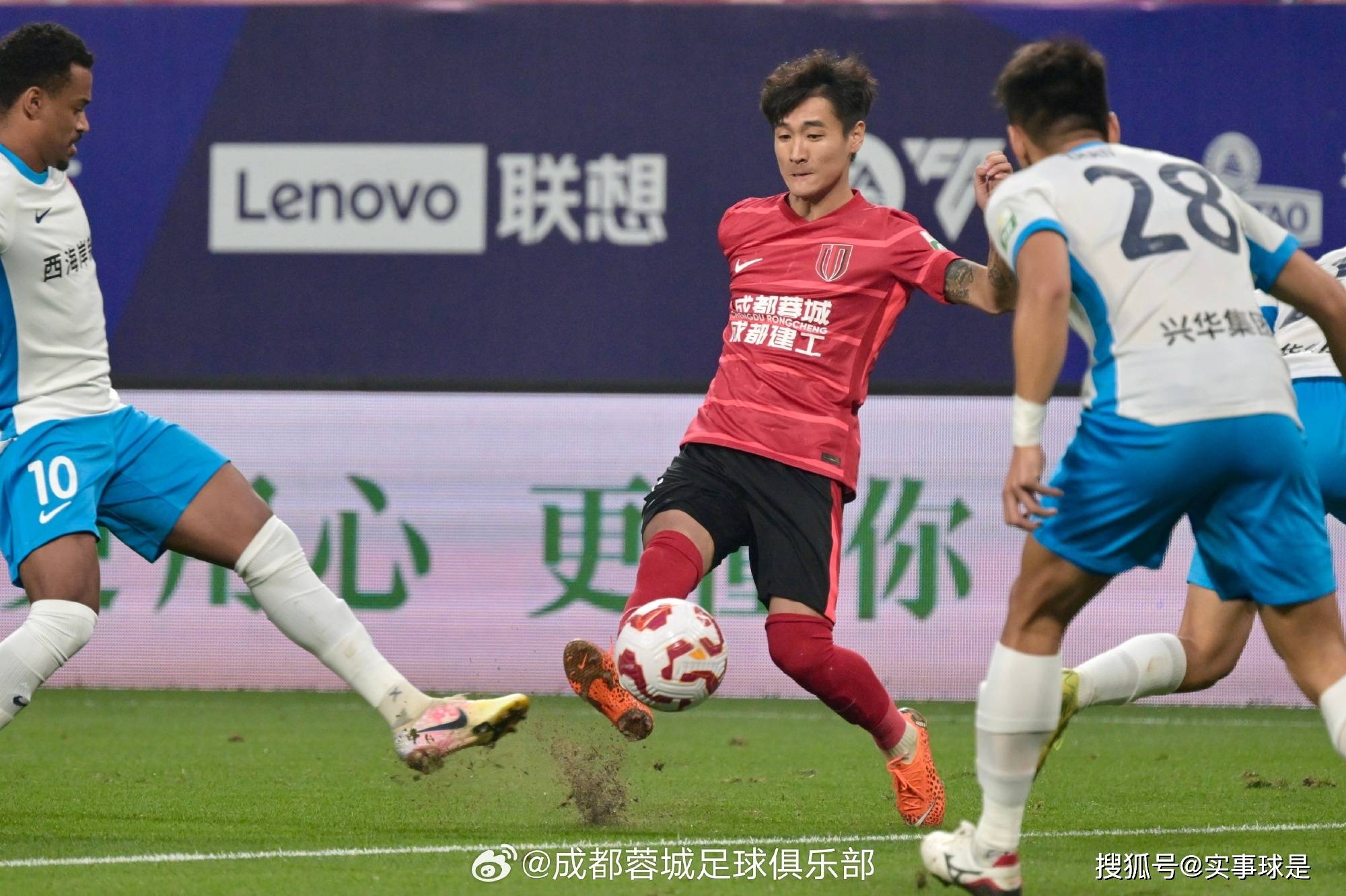 赛地聚焦——英超国际比赛日热度飙升,成都蓉城临场应变,压力陡增,年轻球员得到机会的简单介绍 赛地聚焦——英超国际比赛日热度飙升,成都蓉城临场应变,压力陡增,年轻球员得到机会的简单介绍