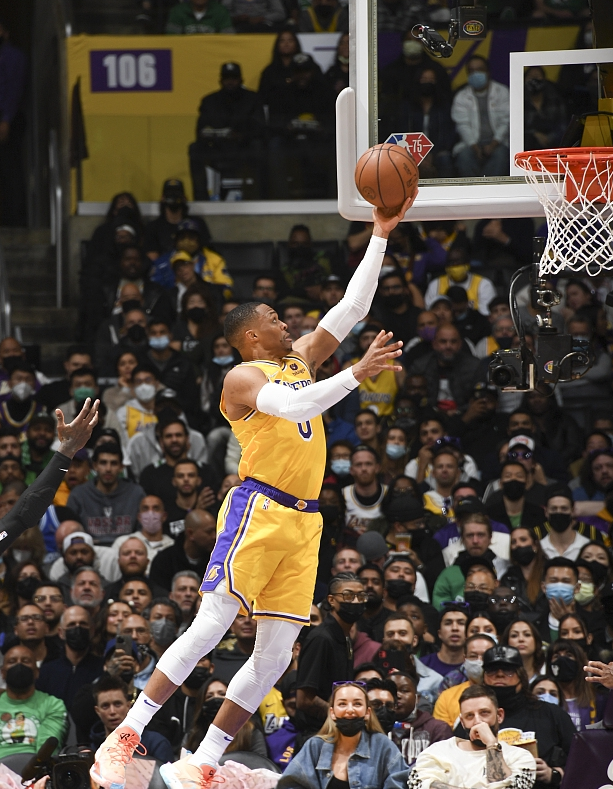 葡超倒计时，里昂窗口期调整名单，细节引发关注，信心回归，赛程密集仍需轮换的简单介绍