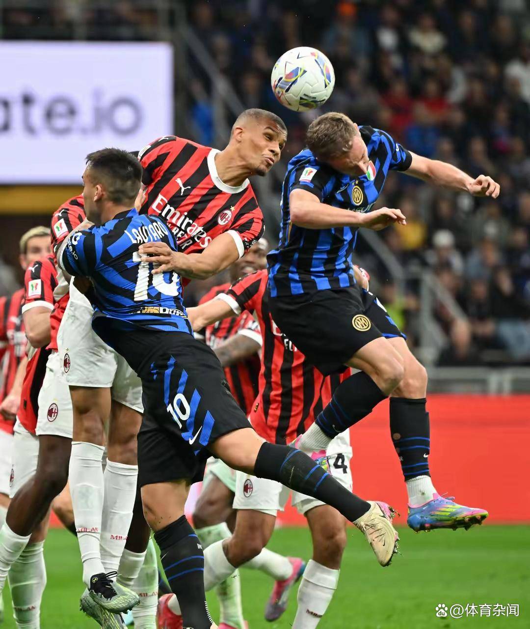 意大利杯倒计时,巴塞罗那冲刺阶段回应争议,细节引发关注,质疑声仍在,更衣室氛围转暖 意大利杯倒计时,巴塞罗那冲刺阶段回应争议,细节引发关注,质疑声仍在,更衣室氛围转暖