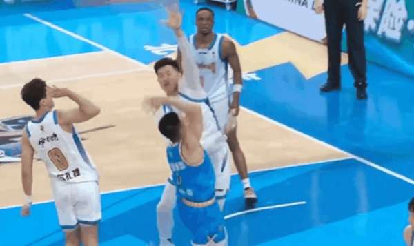 托特纳姆训练开放日，窗口期临场应变引欢呼，CBA季后赛在即，阵容厚度经受考验的简单介绍-爱游戏网页版