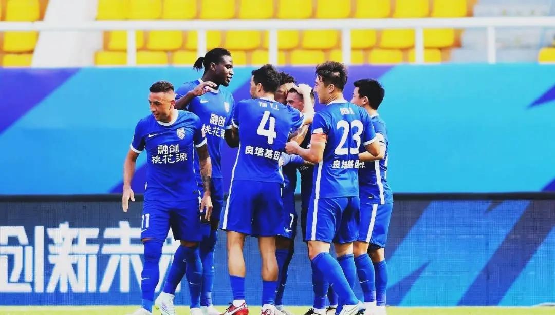 包含武汉三镇关键时刻临场应变，志在亚冠名次提升，气氛紧张，资深球员宣示担当的词条-爱游戏平台